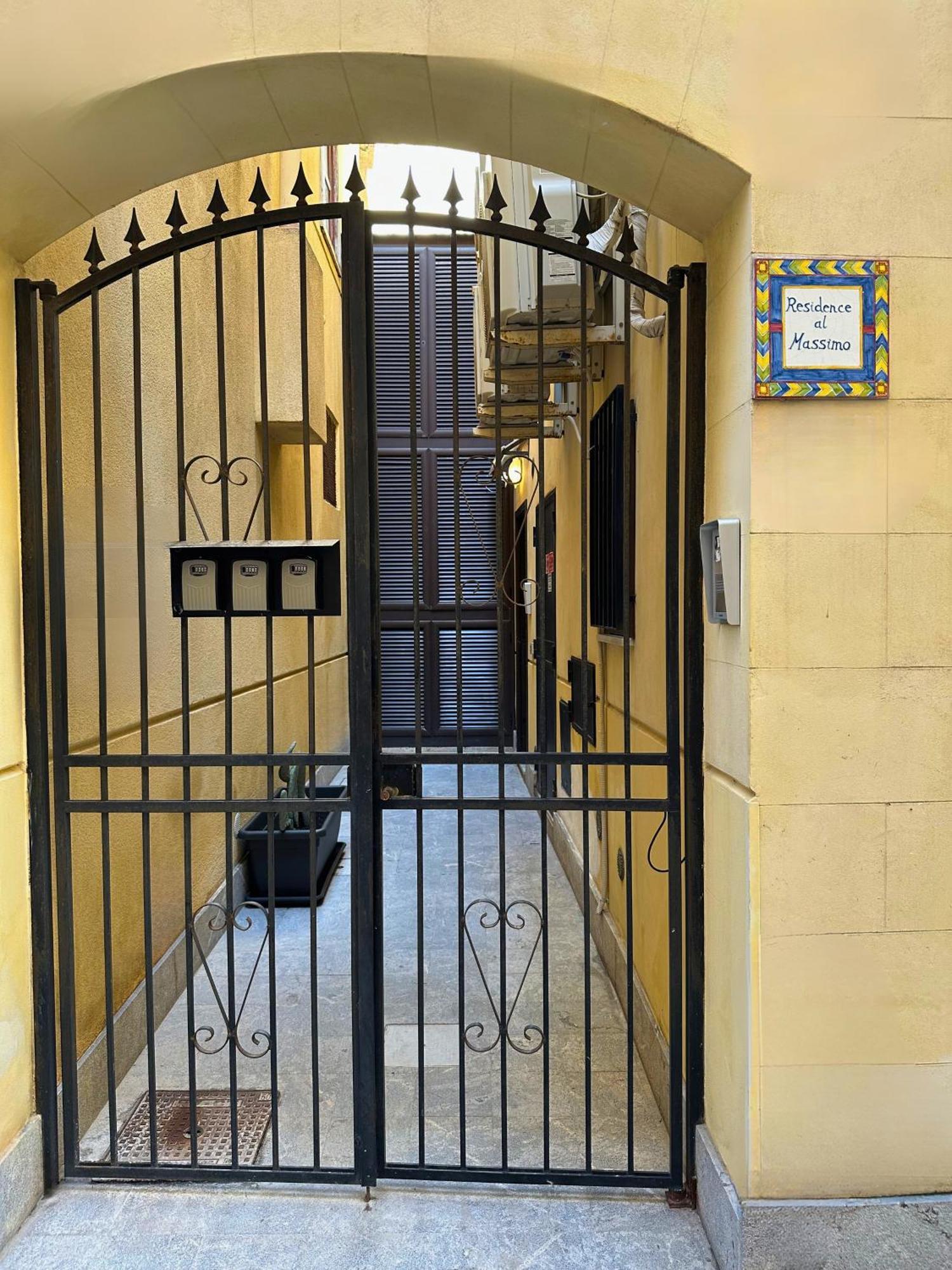 Appartamenti-Residence Al Massimo Palermo Buitenkant foto